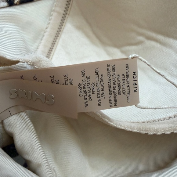 SKIMS SIGNATURE SWIM CAMI TANK TOP
CHAMPAGNE LEOPARD PRINT - Picture 7 of 8